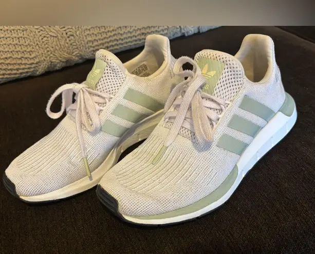 Adidas  White and Light Green Running Shoes talla 6 U.S. thumbnail 6