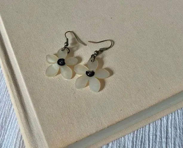 American Vintage Flower Shell Dangle Earrings Vintage “Nellie”  Carved Floral Girly Femme Simple Jewelry