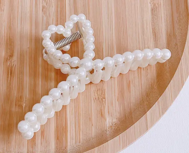 Heart Pearl Hair Claw Clip