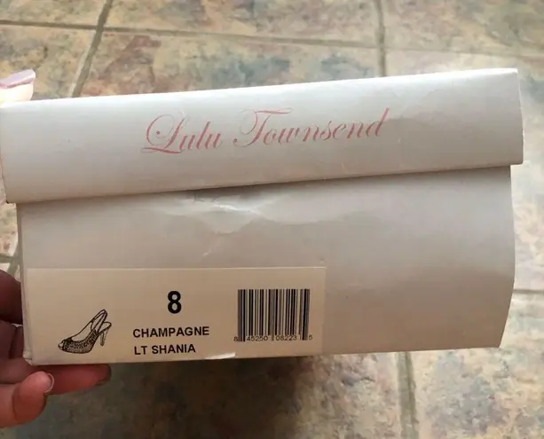 Lulu Townsend Size 8 Champagne LT Shania Heels