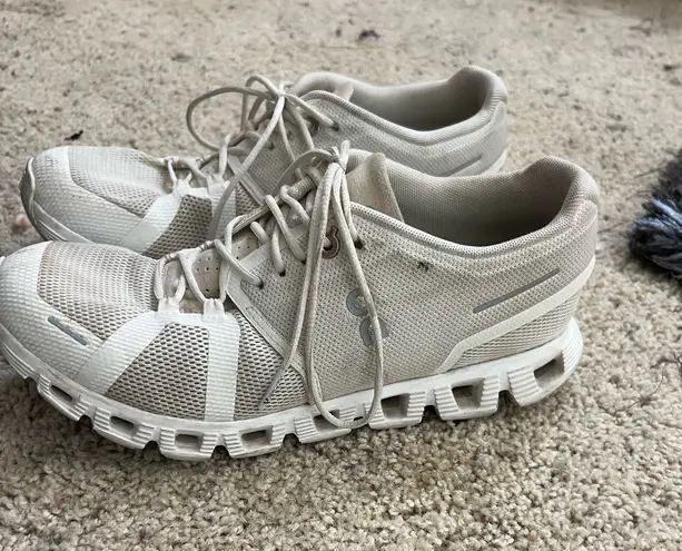 on cloud shoes women’s size 8.5