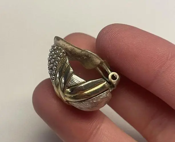 Oscar de la Renta Vintage Two Tone Signed Clip On Earrings