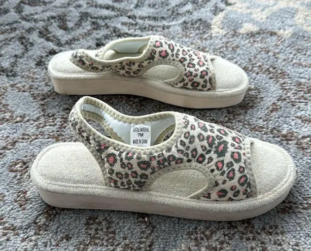 Terry Cloth Pink Leopard Sandals 7