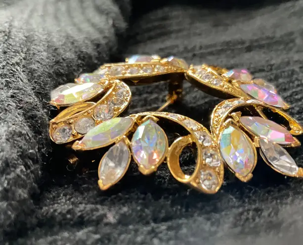 Trifari Big Vintage Aurora Borialis Wreath Crystal Rhinestones pin Brooch 2in