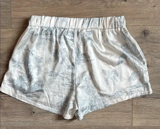 VINTAGE HAVANA White & Blue Tropical Print Stretch Waist Satin Shorts Size Small