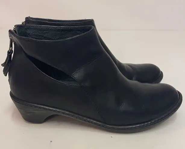 Dansko  Bonita leather cut out ankle boots 36-5.5/6 B47