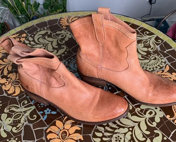 Frye CARSON SHORT ANKLE BOOT Sz: 9.5