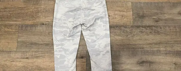 Lululemon white camo wunder under  leggings 25”