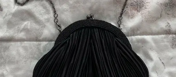 Vintage Carlo Fellini black beaded pleated metal chain clutch handbag, size 6x7