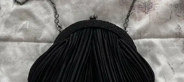 Vintage Carlo Fellini black beaded pleated metal chain clutch handbag, size 6x7