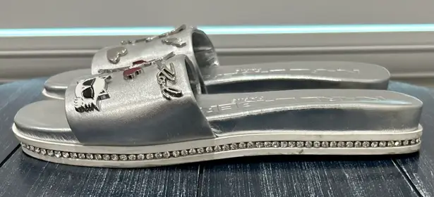 Karl Lagerfeld Jeslyn Cate Pin Slides