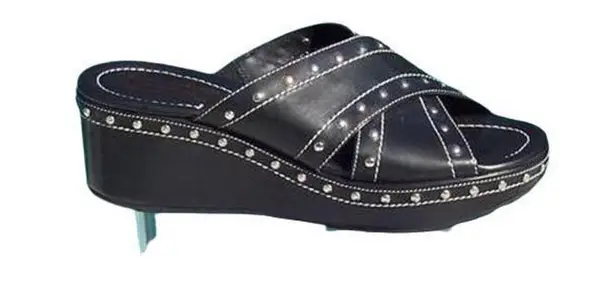 Donald Pliner Black Leather Platform Shoe Stitch Nail Head Embellished NWT $245 Size 5.5