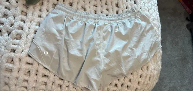 Lululemon White Hotty Hot 2.5” Shorts