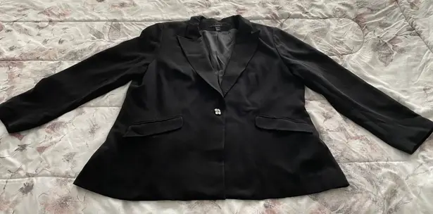 Louben Woman Black Triacetate Crystal Button Blazer, size 16W