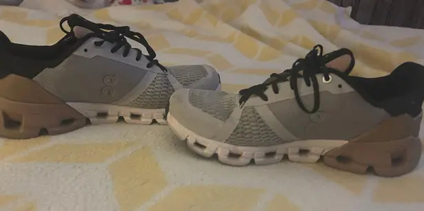 on cloud Running Shoes