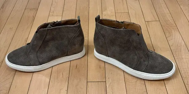 DOLCE VITA Kalista Perforated Wedge Sneaker Bootie Size 8.5 Brown