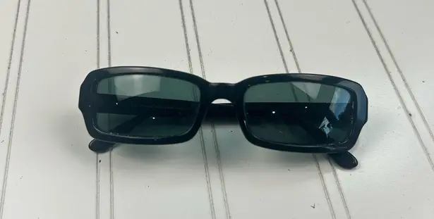 Sergio Tacchini Sunglasses ā Rectangular Black Frame Unisex Retro Style