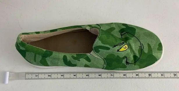 EUC Women’s green grinch canvas slip on casual loafers shoes comfy size 10.5/11