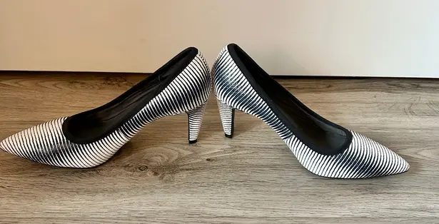 LOGO By Lori Goldstein Zebra Print Leather Yvonne Pointed Toe Pumps Size 7.5