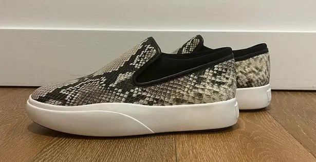 Via Spiga Yvonne snake skin sneaker NIB W/dust bag Black Size 5