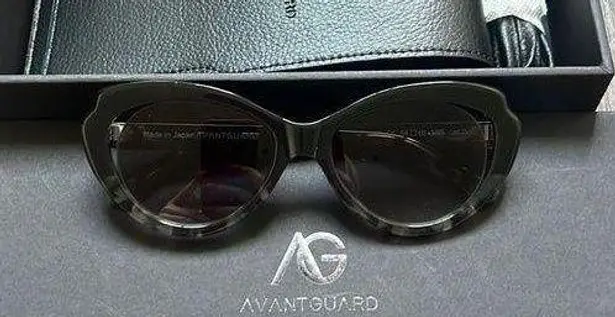 THE MONTMARTRE CATEYE SUNGLASSES IN MIDNIGHT TORTOISESHELL