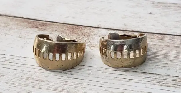 Vintage Clip On Earrings Chunky Hoops Cut Out Pattern Gold Tone (Tarnished)