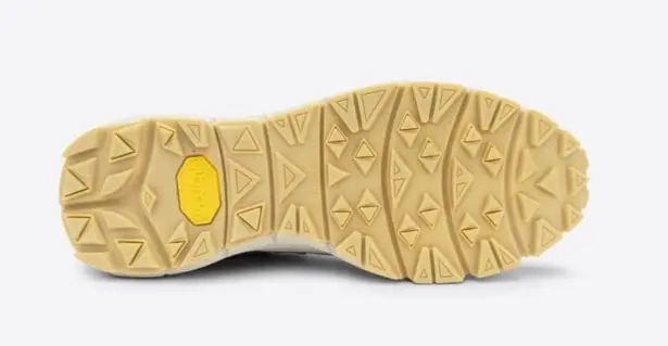 VEJA Women’s Dekkan Alveomesh Sneaker