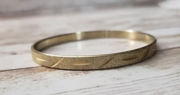 Vintage Bracelet / Bangle Patterned Gold Tone Bangle Stardust Finish