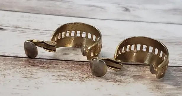 Vintage Clip On Earrings Chunky Hoops Cut Out Pattern Gold Tone (Tarnished)