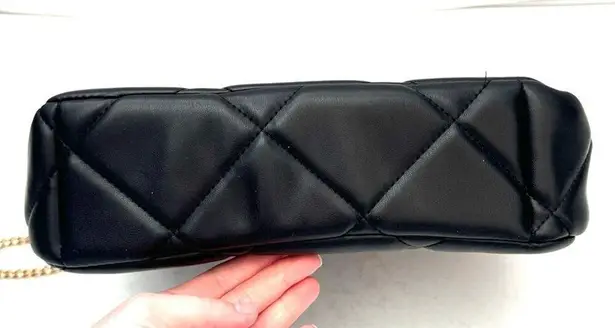 Badgley Mischka Black Diamond Quilted Puffer Front Lock Shoulder Bag Purse