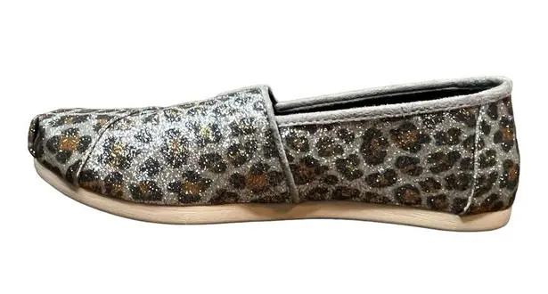 Toms  SILVER GLITTER CHEETAH PRINT SLIP-ON FLAT SHOES WOMEN'S SIZE 6