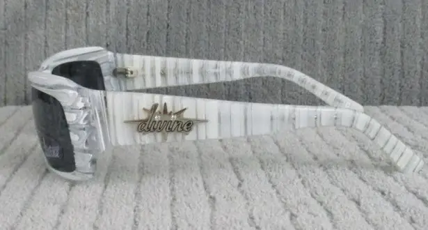 New Divine Eyewear Crush White Horn/Polarized Smoke Sunglasses NWT Women's