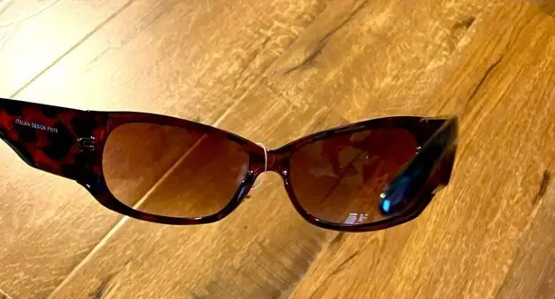 New! Women’s Oversized Sunglasses With Rhinestones.