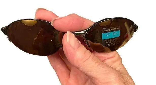 NWOT mirrored oval sunnies with UV 400 springâtemplesâandâcushionedâstems