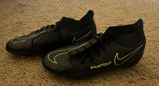 Nike Phantom Soccer Cleats