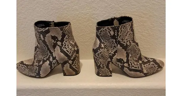 Bamboo Ankle Gold Snake Skin Embossed Regal Women's 2" Size 9 Boots