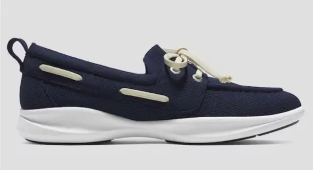 EUC VIVAIA Pro Hybrid Boat Shoes Navy
Size 11