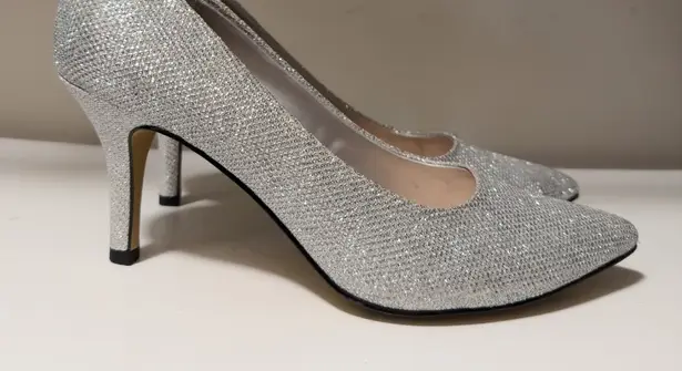 Bella Vita Women's Define II Silver Glitter Low-heel Pump Size 9
