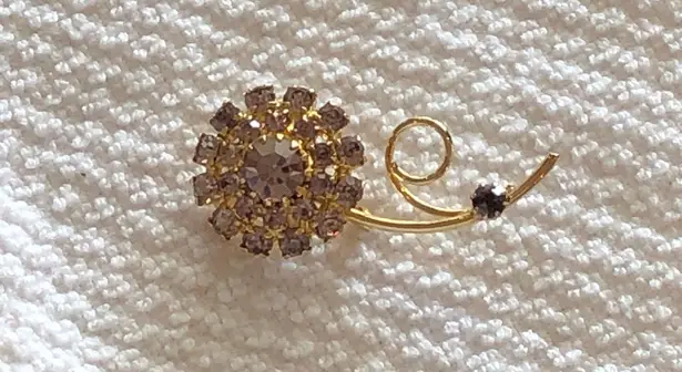 Stunning Vintage Sparkly Flower Brooch W Purple Rhinestones
