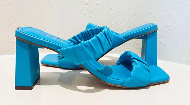 Guess Aindrea Women’s Turquoise Leather Shirred Heel Sandals Sz 7.5