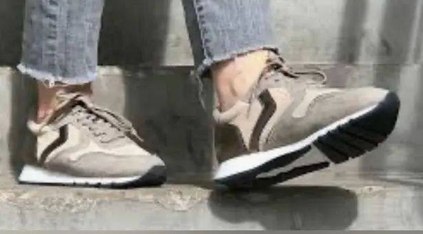 Caslon Retro Low Top Lace Up Leather Upper Metallic Accent Womens Sneakers 8M