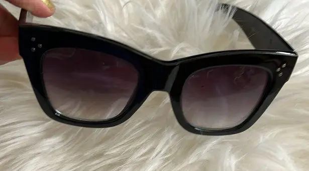 Vintage womens mod large oversized black purple lens cat eye studded sunglasses