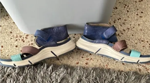 Biónica leather Sandals Velcro straps size 7 Blue