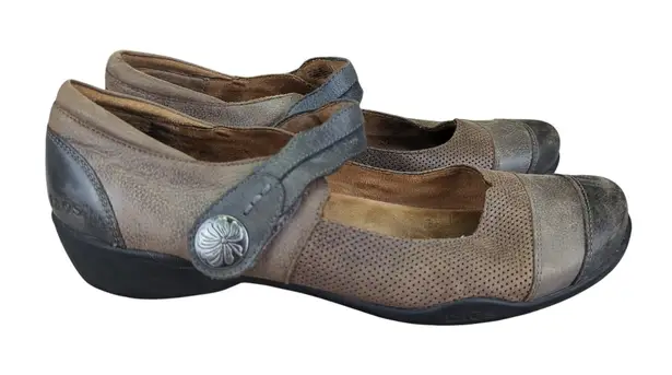 TAOS Bravo Mary Jane Shoes MJ Womens 11 EU 42 Leather Comfort Taupe Button Strap Gray