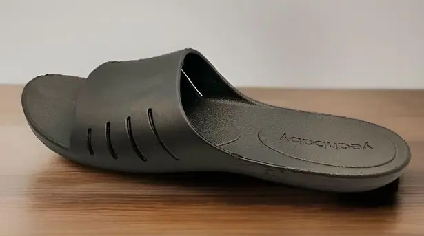 Cloud Nine Soakology Spa Slides Sz 10-11 M / Sz 7-8 W