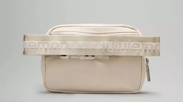 Lululemon  Everywhere Belt Bag 1L Wordmark White Opal