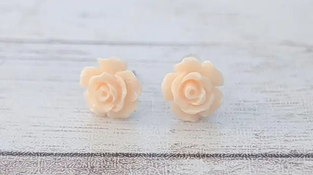 Vintage Stud Earrings Light Peachy Cream Tone Flower Dainty 3/8"