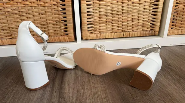 White pearl Heels Size 6