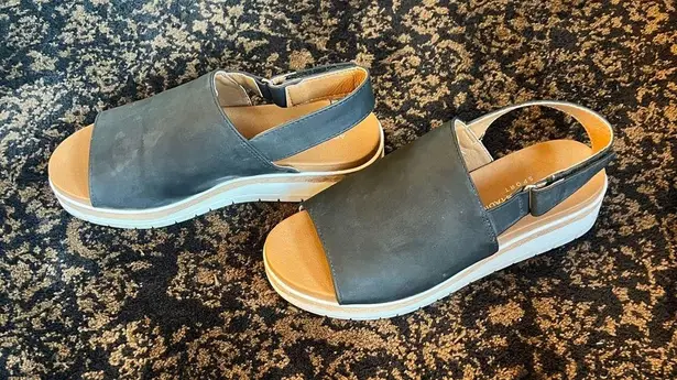 Adrienne Vittadini Sport Black Sandals with Slip-On Style