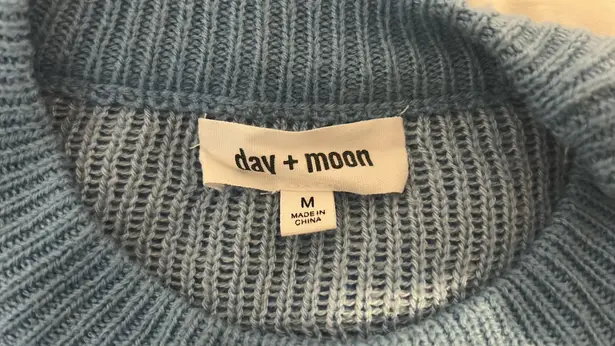 Blue star sweater Size M